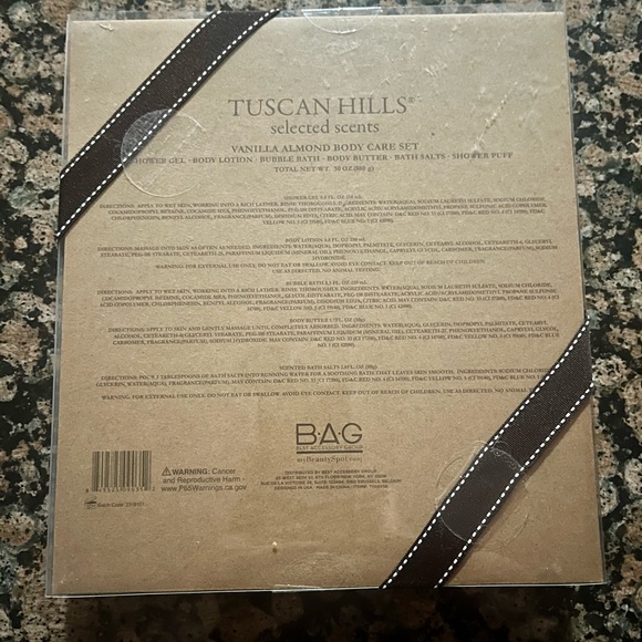 NWT - Tuscan Hills Vanilla Almond Bath Gift Set - Picture 2 of 2